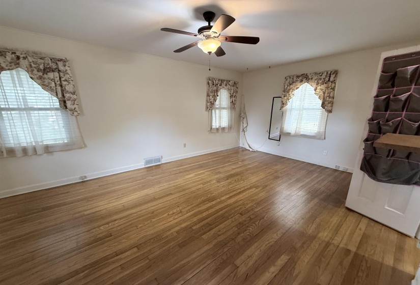 237 EDWIN CIR, Memphis, Tennessee 38104, 4 Bedroom Bedrooms, 9 Room Rooms,2 BathroomBathrooms,Residential,For Sale,EDWIN,0,10229019