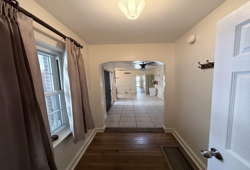 237 EDWIN CIR, Memphis, Tennessee 38104, 4 Bedroom Bedrooms, 9 Room Rooms,2 BathroomBathrooms,Residential,For Sale,EDWIN,0,10229019