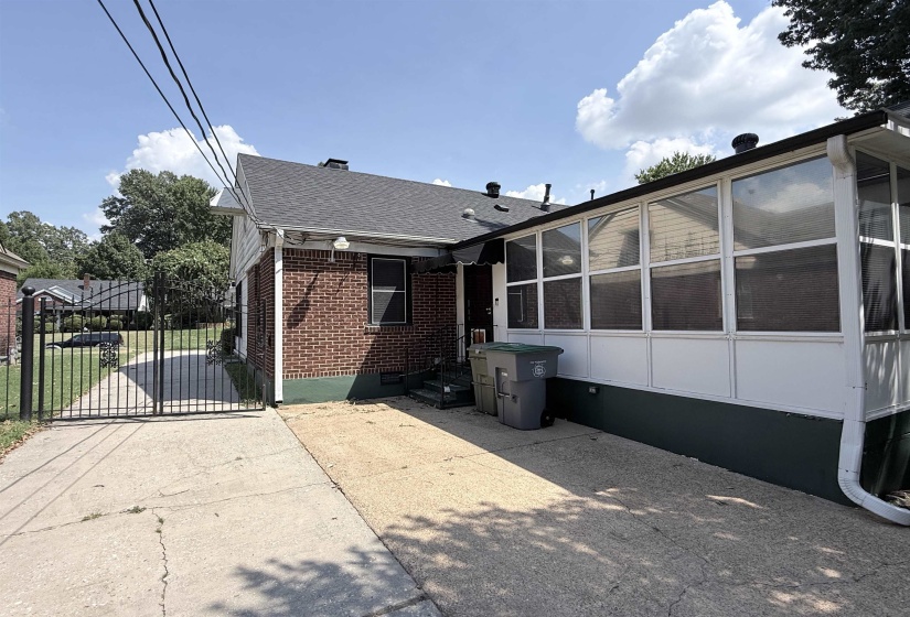 237 EDWIN CIR, Memphis, Tennessee 38104, 4 Bedroom Bedrooms, 9 Room Rooms,2 BathroomBathrooms,Residential,For Sale,EDWIN,0,10229019