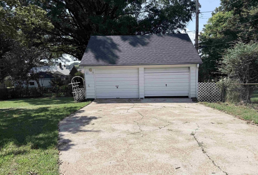 237 EDWIN CIR, Memphis, Tennessee 38104, 4 Bedroom Bedrooms, 9 Room Rooms,2 BathroomBathrooms,Residential,For Sale,EDWIN,0,10229019