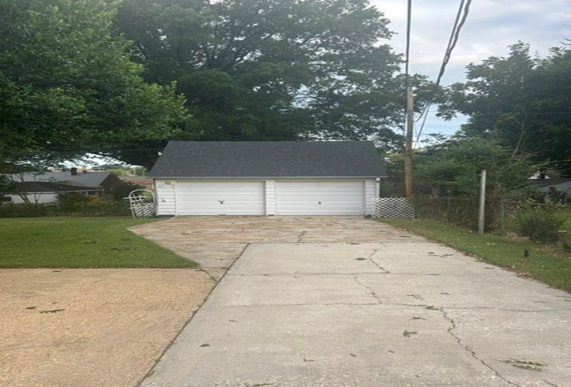 237 EDWIN CIR, Memphis, Tennessee 38104, 4 Bedroom Bedrooms, 8 Room Rooms,2 BathroomBathrooms,Residential,For Sale,EDWIN,0,10229019