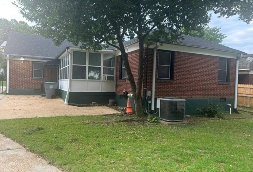 237 EDWIN CIR, Memphis, Tennessee 38104, 4 Bedroom Bedrooms, 8 Room Rooms,2 BathroomBathrooms,Residential,For Sale,EDWIN,0,10229019