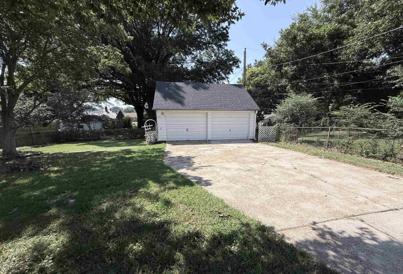 237 EDWIN CIR, Memphis, Tennessee 38104, 4 Bedroom Bedrooms, 9 Room Rooms,2 BathroomBathrooms,Residential,For Sale,EDWIN,0,10229019