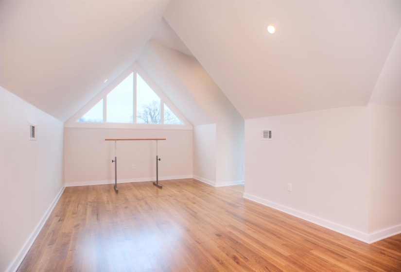 2121 JEFFERSON DR, Memphis, Tennessee 38104, 4 Bedroom Bedrooms, 9 Room Rooms,3.1 BathroomBathrooms,Rental Properties,For Sale,JEFFERSON,0,10229025