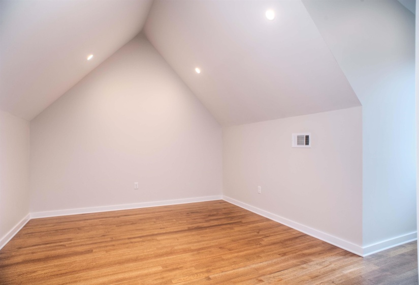 2121 JEFFERSON DR, Memphis, Tennessee 38104, 4 Bedroom Bedrooms, 9 Room Rooms,3.1 BathroomBathrooms,Rental Properties,For Sale,JEFFERSON,0,10229025
