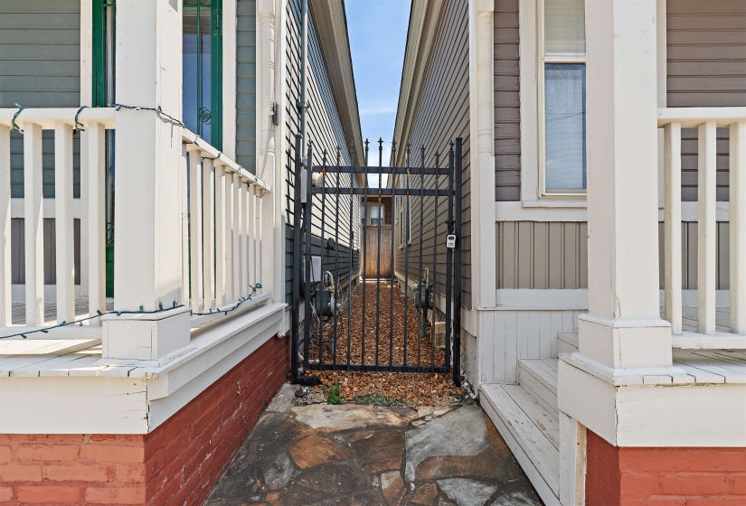 372 MULBERRY ST, Memphis, Tennessee 38103, 1 Bedroom Bedrooms, 3 Room Rooms,1 BathroomBathrooms,Residential,For Sale,MULBERRY,0,10229029