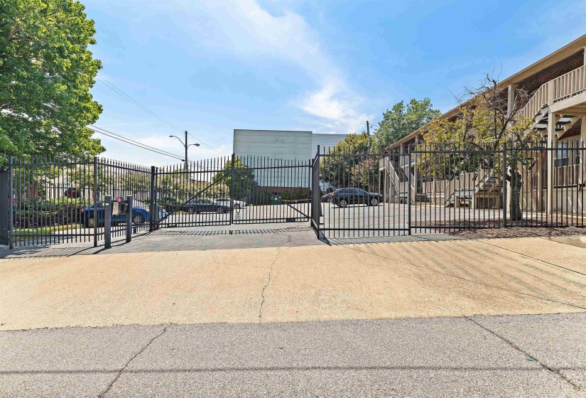 372 MULBERRY ST, Memphis, Tennessee 38103, 1 Bedroom Bedrooms, 3 Room Rooms,1 BathroomBathrooms,Residential,For Sale,MULBERRY,0,10229029