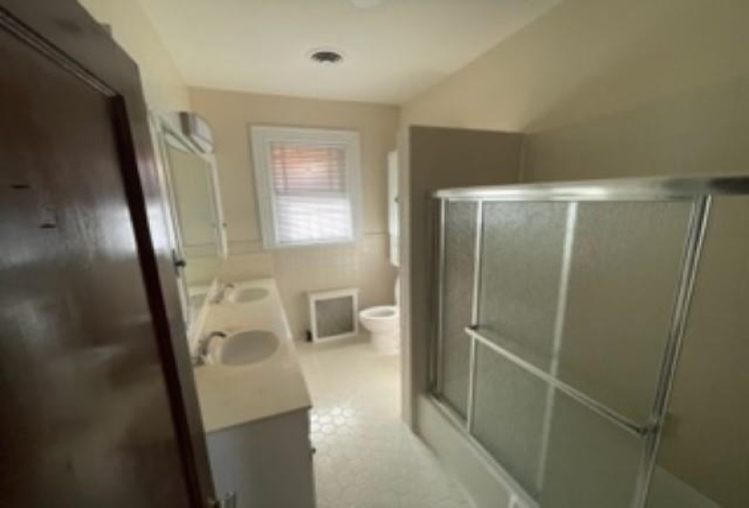 1676 PARKWAY DR, Memphis, Tennessee 38106, 3 Bedroom Bedrooms, 7 Room Rooms,1 BathroomBathrooms,Residential,For Sale,PARKWAY,0,10229030