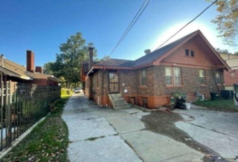 1676 PARKWAY DR, Memphis, Tennessee 38106, 3 Bedroom Bedrooms, 7 Room Rooms,1 BathroomBathrooms,Residential,For Sale,PARKWAY,0,10229030