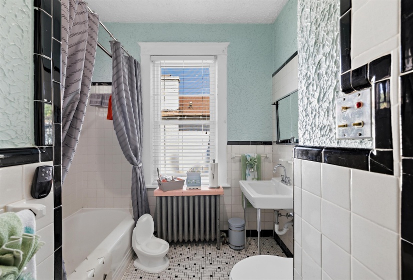 1942 LAMAR AVE, Memphis, Tennessee 38114, 4 Bedroom Bedrooms, 8 Room Rooms,2.1 BathroomBathrooms,Residential,For Sale,LAMAR,0,10229031