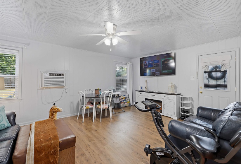 1942 LAMAR AVE, Memphis, Tennessee 38114, 4 Bedroom Bedrooms, 8 Room Rooms,2.1 BathroomBathrooms,Residential,For Sale,LAMAR,0,10229031