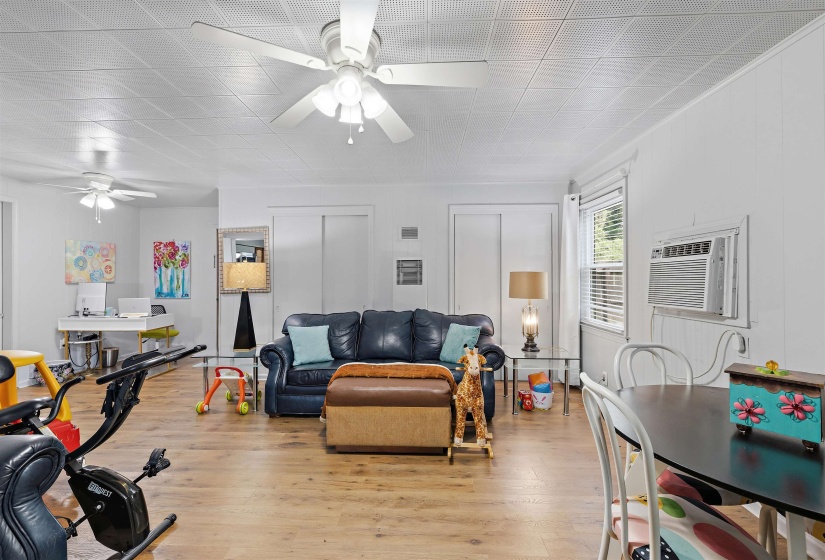 1942 LAMAR AVE, Memphis, Tennessee 38114, 4 Bedroom Bedrooms, 8 Room Rooms,2.1 BathroomBathrooms,Residential,For Sale,LAMAR,0,10229031