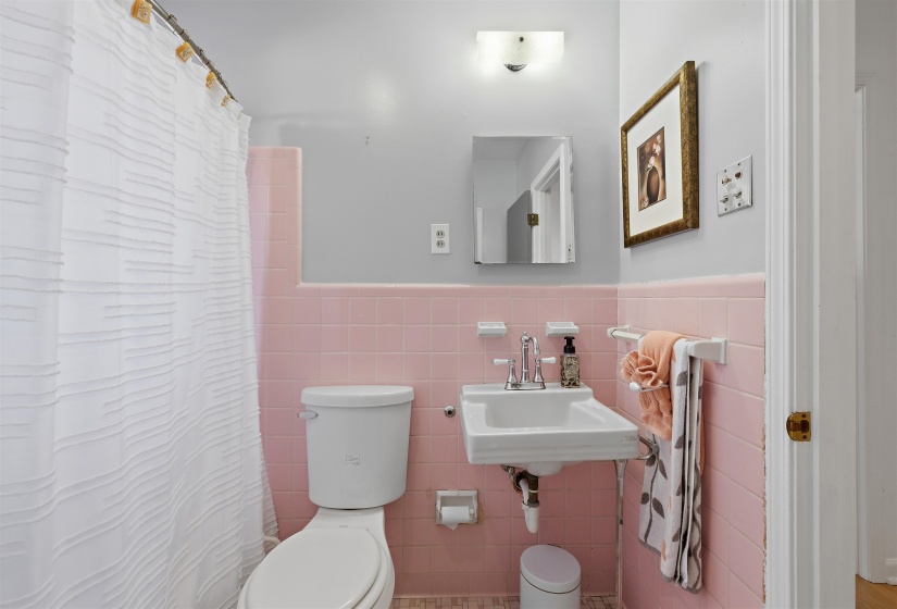 1942 LAMAR AVE, Memphis, Tennessee 38114, 4 Bedroom Bedrooms, 8 Room Rooms,2.1 BathroomBathrooms,Residential,For Sale,LAMAR,0,10229031
