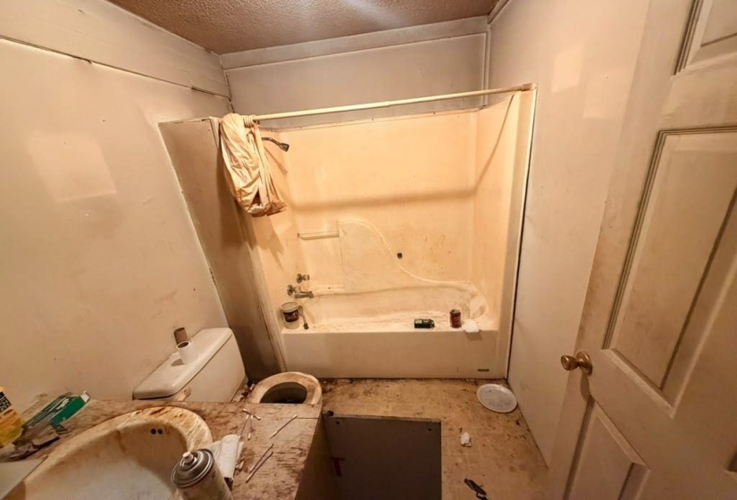 2928 OVERTON CROSSING RD, Memphis, Tennessee 38127, 2 Bedroom Bedrooms, 5 Room Rooms,2 BathroomBathrooms,Residential,For Sale,OVERTON CROSSING,0,10229032