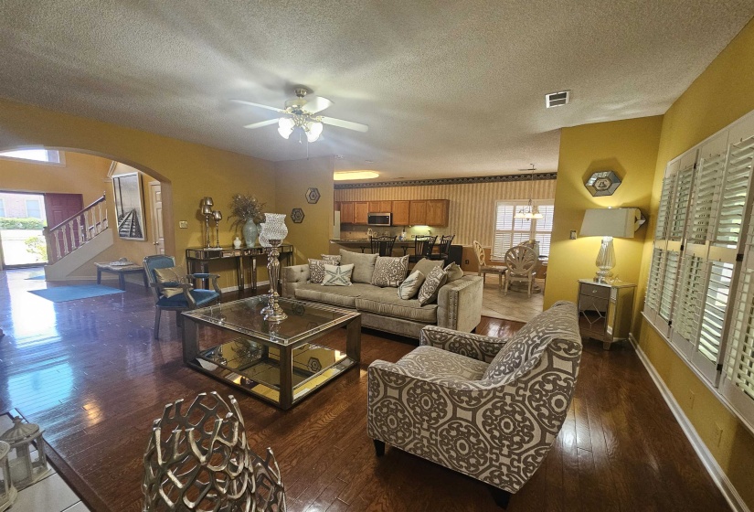 1218 CORDOVA GREEN DR, Cordova, Tennessee 38018, 3 Bedroom Bedrooms, 8 Room Rooms,2.1 BathroomBathrooms,Residential,For Sale,CORDOVA GREEN,0,10229048