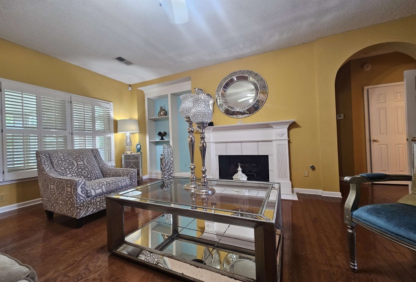 1218 CORDOVA GREEN DR, Cordova, Tennessee 38018, 3 Bedroom Bedrooms, 8 Room Rooms,2.1 BathroomBathrooms,Residential,For Sale,CORDOVA GREEN,0,10229048