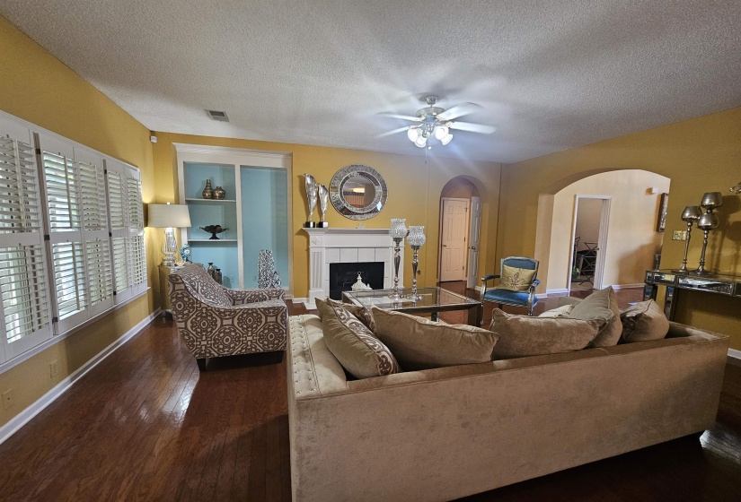 1218 CORDOVA GREEN DR, Cordova, Tennessee 38018, 3 Bedroom Bedrooms, 8 Room Rooms,2.1 BathroomBathrooms,Residential,For Sale,CORDOVA GREEN,0,10229048