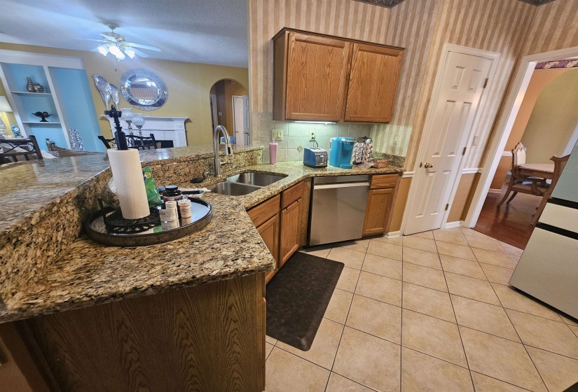 1218 CORDOVA GREEN DR, Cordova, Tennessee 38018, 3 Bedroom Bedrooms, 8 Room Rooms,2.1 BathroomBathrooms,Residential,For Sale,CORDOVA GREEN,0,10229048