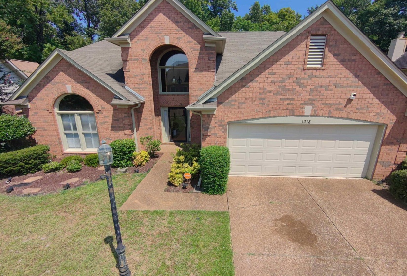 1218 CORDOVA GREEN DR, Cordova, Tennessee 38018, 3 Bedroom Bedrooms, 8 Room Rooms,2.1 BathroomBathrooms,Residential,For Sale,CORDOVA GREEN,0,10229048