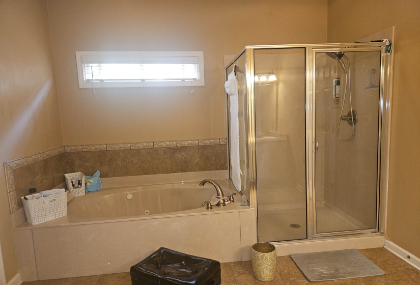 1218 CORDOVA GREEN DR, Cordova, Tennessee 38018, 3 Bedroom Bedrooms, 8 Room Rooms,2.1 BathroomBathrooms,Residential,For Sale,CORDOVA GREEN,0,10229048