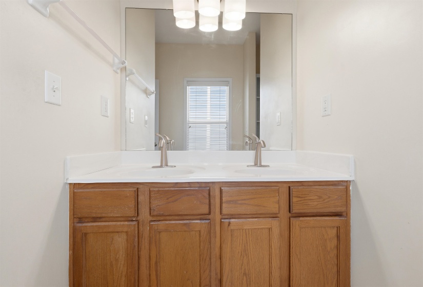 1183 HARBOR RIVER DR, Memphis, Tennessee 38103, 3 Bedroom Bedrooms, 5 Room Rooms,2 BathroomBathrooms,Residential,For Sale,HARBOR RIVER,0,10229054