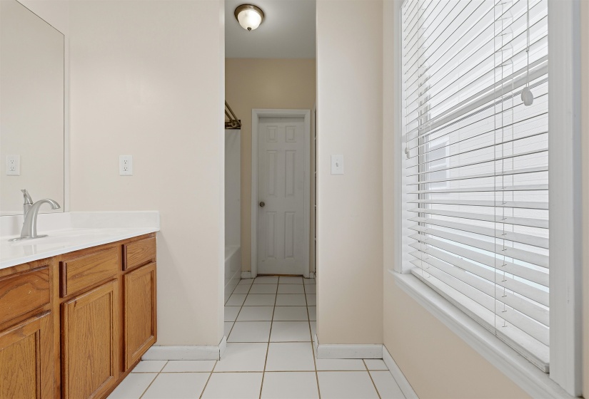 1183 HARBOR RIVER DR, Memphis, Tennessee 38103, 3 Bedroom Bedrooms, 5 Room Rooms,2 BathroomBathrooms,Residential,For Sale,HARBOR RIVER,0,10229054