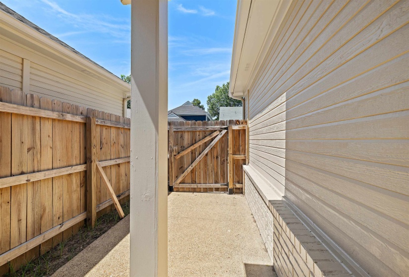 1183 HARBOR RIVER DR, Memphis, Tennessee 38103, 3 Bedroom Bedrooms, 5 Room Rooms,2 BathroomBathrooms,Residential,For Sale,HARBOR RIVER,0,10229054