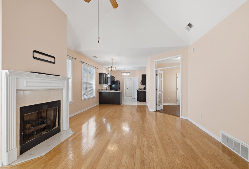 1183 HARBOR RIVER DR, Memphis, Tennessee 38103, 3 Bedroom Bedrooms, 5 Room Rooms,2 BathroomBathrooms,Residential,For Sale,HARBOR RIVER,0,10229054