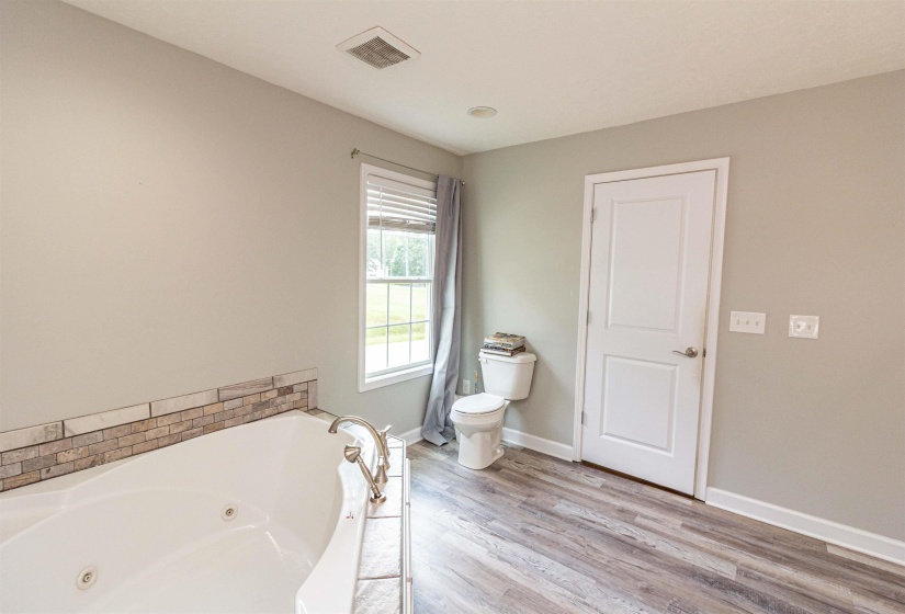130 AMELIA BRIANN DR, Selmer, Tennessee 38375, 3 Bedroom Bedrooms, 8 Room Rooms,2 BathroomBathrooms,Residential,For Sale,AMELIA BRIANN,0,10229055