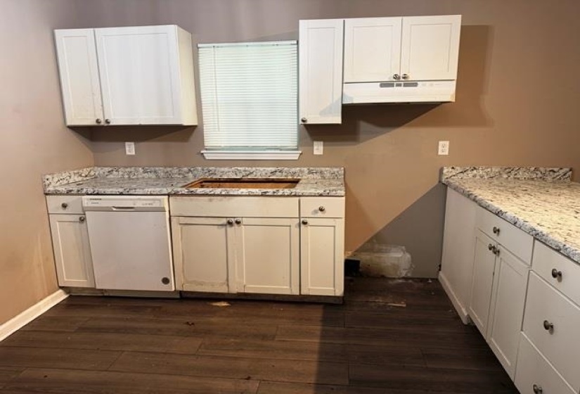 1037 KYLE ST, Memphis, Tennessee 38114, 3 Bedroom Bedrooms, 6 Room Rooms,1 BathroomBathrooms,Residential,For Sale,KYLE,0,10229064