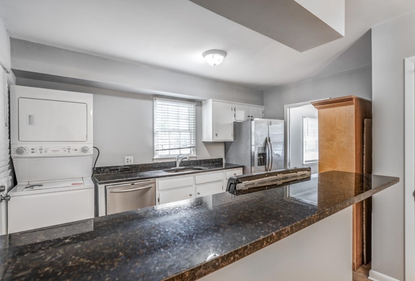 4890 HELENE RD, Memphis, Tennessee 38117, 3 Bedroom Bedrooms, 6 Room Rooms,2 BathroomBathrooms,Residential,For Sale,HELENE,0,10229070