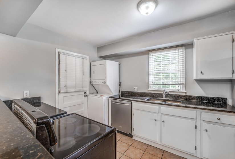 4890 HELENE RD, Memphis, Tennessee 38117, 3 Bedroom Bedrooms, 6 Room Rooms,2 BathroomBathrooms,Residential,For Sale,HELENE,0,10229070