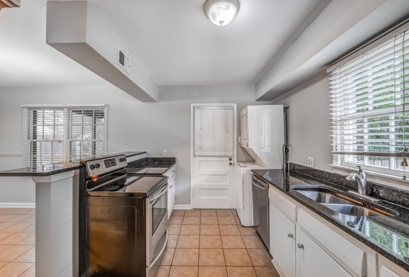 4890 HELENE RD, Memphis, Tennessee 38117, 3 Bedroom Bedrooms, 6 Room Rooms,2 BathroomBathrooms,Residential,For Sale,HELENE,0,10229070