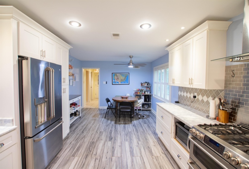 5701 ASHLEY SQ, Memphis, Tennessee 38120, 3 Bedroom Bedrooms, 7 Room Rooms,2.1 BathroomBathrooms,Residential,For Sale,ASHLEY,0,10229072