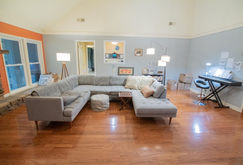 5701 ASHLEY SQ, Memphis, Tennessee 38120, 3 Bedroom Bedrooms, 7 Room Rooms,2.1 BathroomBathrooms,Residential,For Sale,ASHLEY,0,10229072