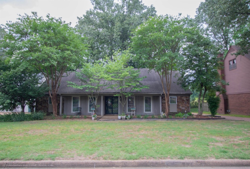 5701 ASHLEY SQ, Memphis, Tennessee 38120, 3 Bedroom Bedrooms, 7 Room Rooms,2.1 BathroomBathrooms,Residential,For Sale,ASHLEY,0,10229072