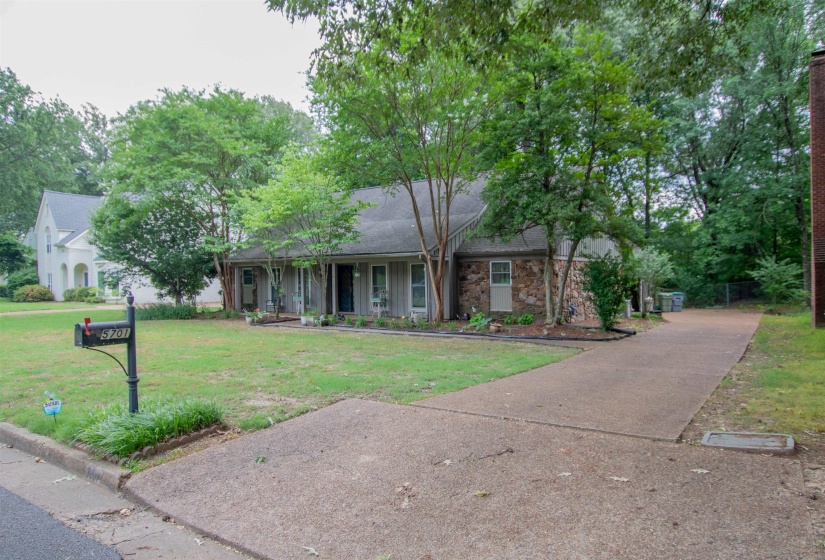 5701 ASHLEY SQ, Memphis, Tennessee 38120, 3 Bedroom Bedrooms, 7 Room Rooms,2.1 BathroomBathrooms,Residential,For Sale,ASHLEY,0,10229072