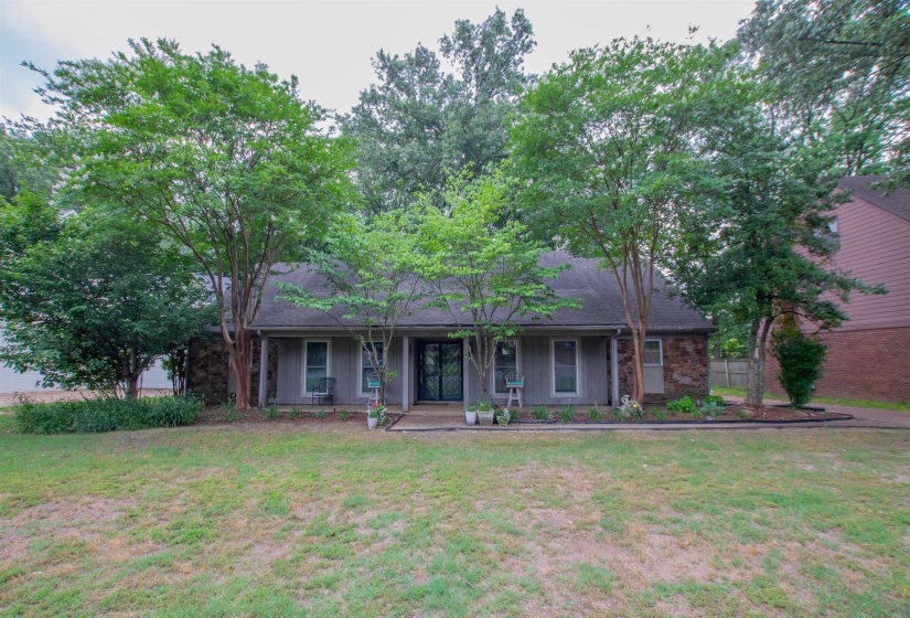 5701 ASHLEY SQ, Memphis, Tennessee 38120, 3 Bedroom Bedrooms, 7 Room Rooms,2.1 BathroomBathrooms,Residential,For Sale,ASHLEY,0,10229072
