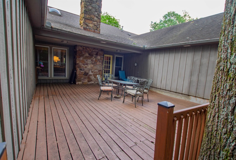 5701 ASHLEY SQ, Memphis, Tennessee 38120, 3 Bedroom Bedrooms, 7 Room Rooms,2.1 BathroomBathrooms,Residential,For Sale,ASHLEY,0,10229072