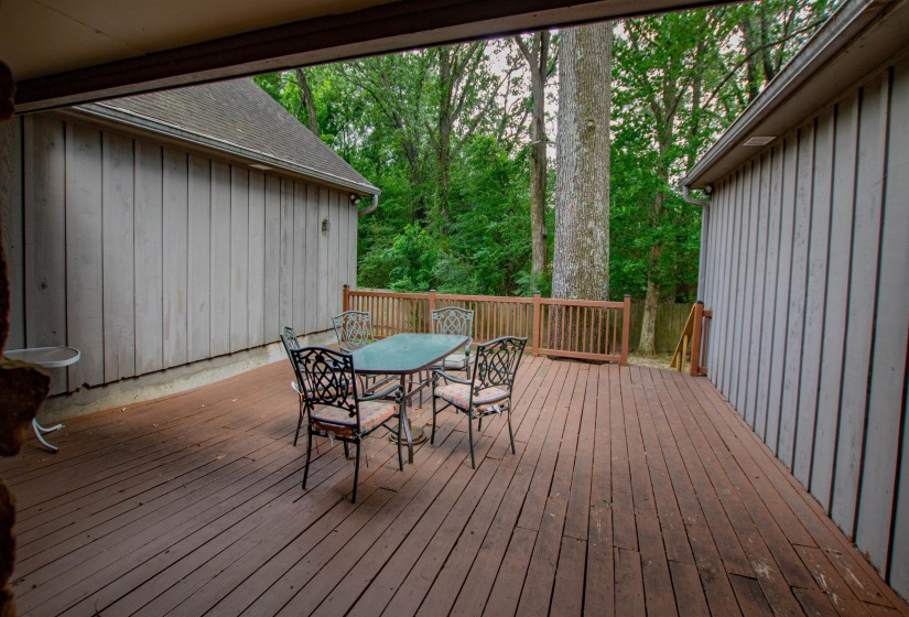 5701 ASHLEY SQ, Memphis, Tennessee 38120, 3 Bedroom Bedrooms, 7 Room Rooms,2.1 BathroomBathrooms,Residential,For Sale,ASHLEY,0,10229072