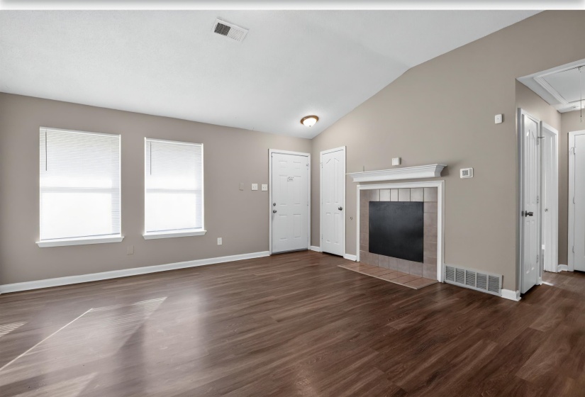 4393 BISHOP HILLS DR, Memphis, Tennessee 38128, 3 Bedroom Bedrooms, 6 Room Rooms,2 BathroomBathrooms,Rental Properties,For Sale,BISHOP HILLS,0,10229102