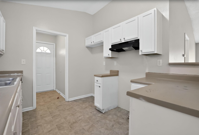 4393 BISHOP HILLS DR, Memphis, Tennessee 38128, 3 Bedroom Bedrooms, 6 Room Rooms,2 BathroomBathrooms,Rental Properties,For Sale,BISHOP HILLS,0,10229102