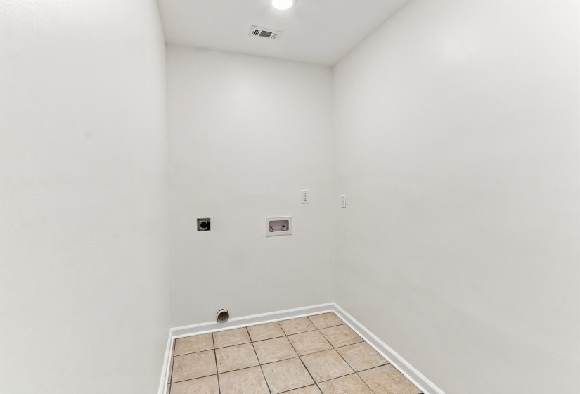 133 ERICSON RD, Memphis, Tennessee 38018, 4 Bedroom Bedrooms, 9 Room Rooms,2.1 BathroomBathrooms,Residential,For Sale,ERICSON,0,10229099