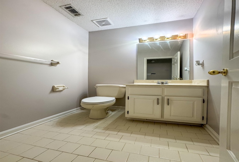 750 LANDING PARTY LN, Collierville, Tennessee 38017, 4 Bedroom Bedrooms, 8 Room Rooms,2.1 BathroomBathrooms,Residential,For Sale,LANDING PARTY,0,10229100
