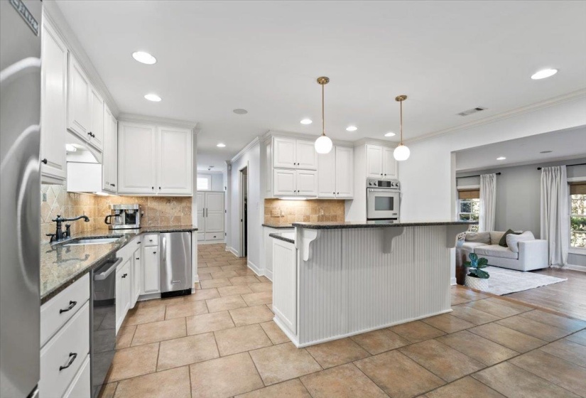 816 REDDOCH ST, Memphis, Tennessee 38120, 4 Bedroom Bedrooms, 10 Room Rooms,3.1 BathroomBathrooms,Residential,For Sale,REDDOCH,0,10229109
