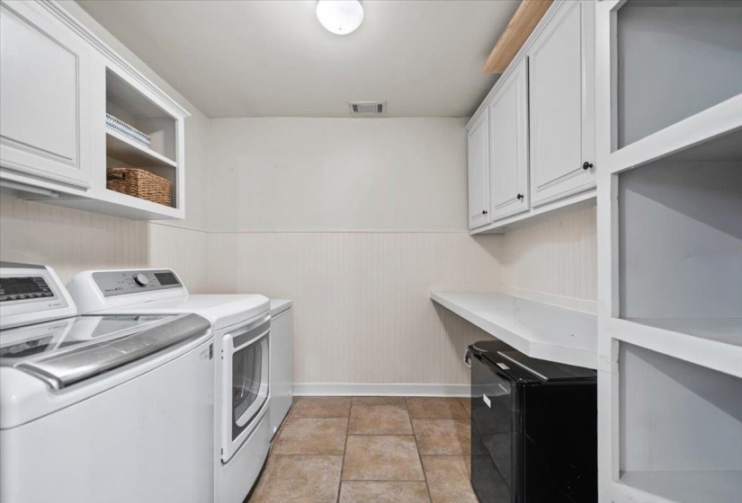 816 REDDOCH ST, Memphis, Tennessee 38120, 4 Bedroom Bedrooms, 10 Room Rooms,3.1 BathroomBathrooms,Residential,For Sale,REDDOCH,0,10229109