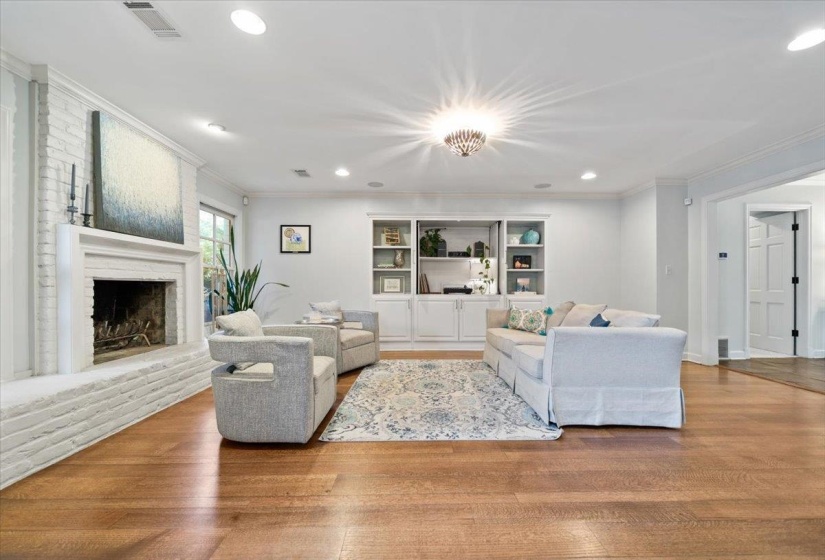 816 REDDOCH ST, Memphis, Tennessee 38120, 4 Bedroom Bedrooms, 10 Room Rooms,3.1 BathroomBathrooms,Residential,For Sale,REDDOCH,0,10229109