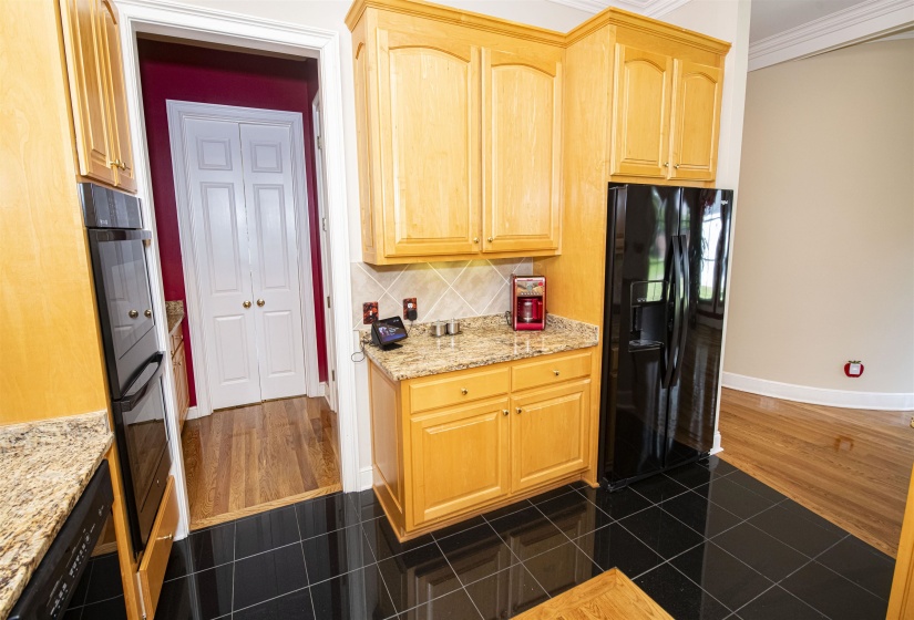 100 FOUNDERS LN, Memphis, Tennessee 38103, 4 Bedroom Bedrooms, 8 Room Rooms,3.1 BathroomBathrooms,Residential,For Sale,FOUNDERS,0,10229084