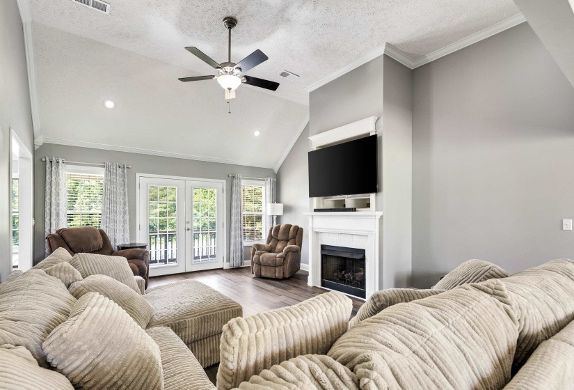 405 PERSIMMON LN, Lexington, Tennessee 38351, 3 Bedroom Bedrooms, 5 Room Rooms,2 BathroomBathrooms,Residential,For Sale,PERSIMMON,0,10229087