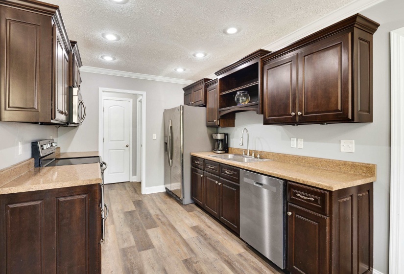 405 PERSIMMON LN, Lexington, Tennessee 38351, 3 Bedroom Bedrooms, 5 Room Rooms,2 BathroomBathrooms,Residential,For Sale,PERSIMMON,0,10229087